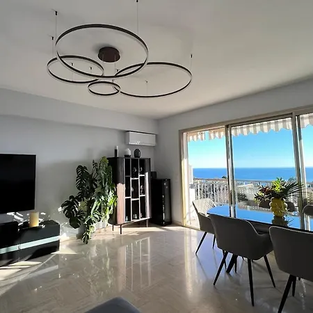 Blue Riviera Luxe Apartment *